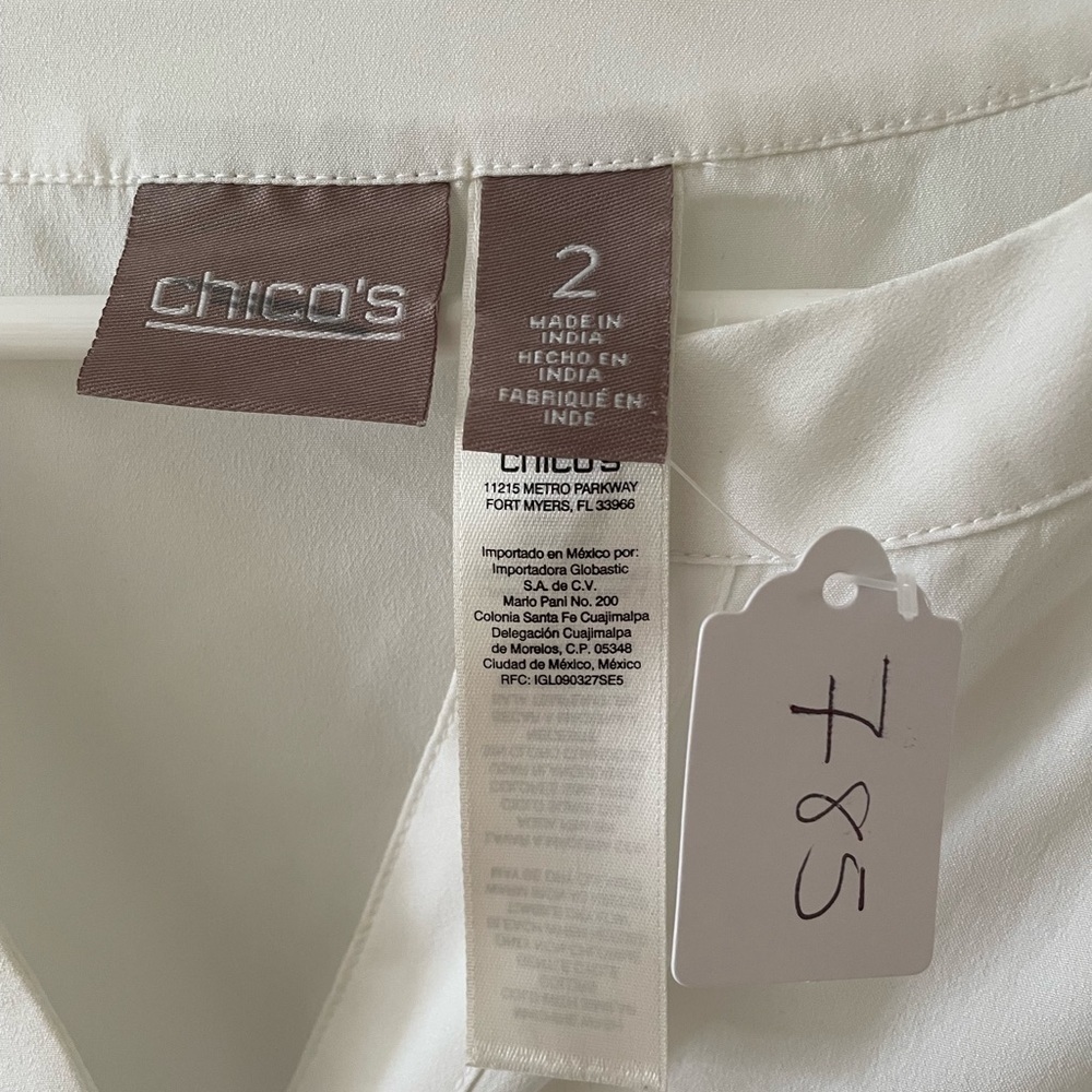 🤍 Chico’s White Blouse with Pleated Bell Sleeves Size 2 - Picture 2 of 6